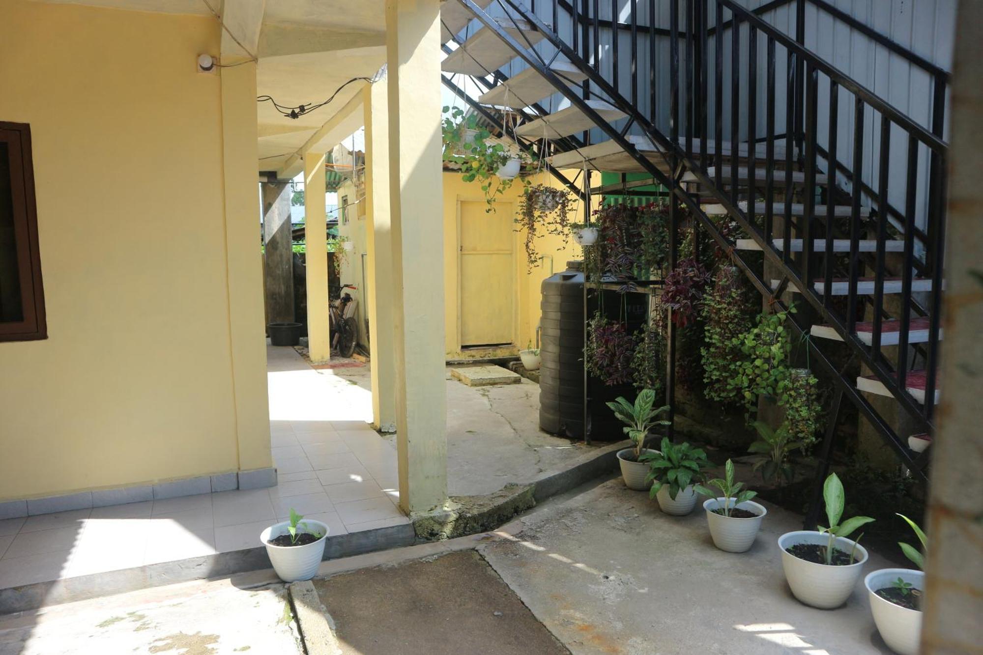 Tange Guest House Ruteng Exterior foto