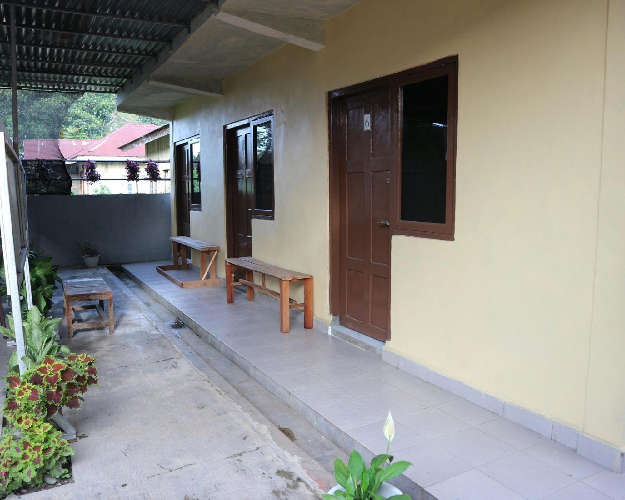 Tange Guest House Ruteng Exterior foto