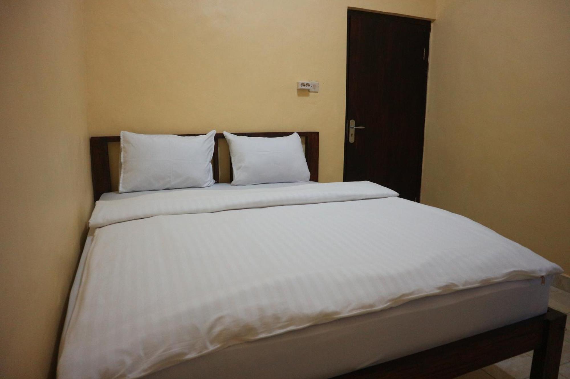 Tange Guest House Ruteng Exterior foto