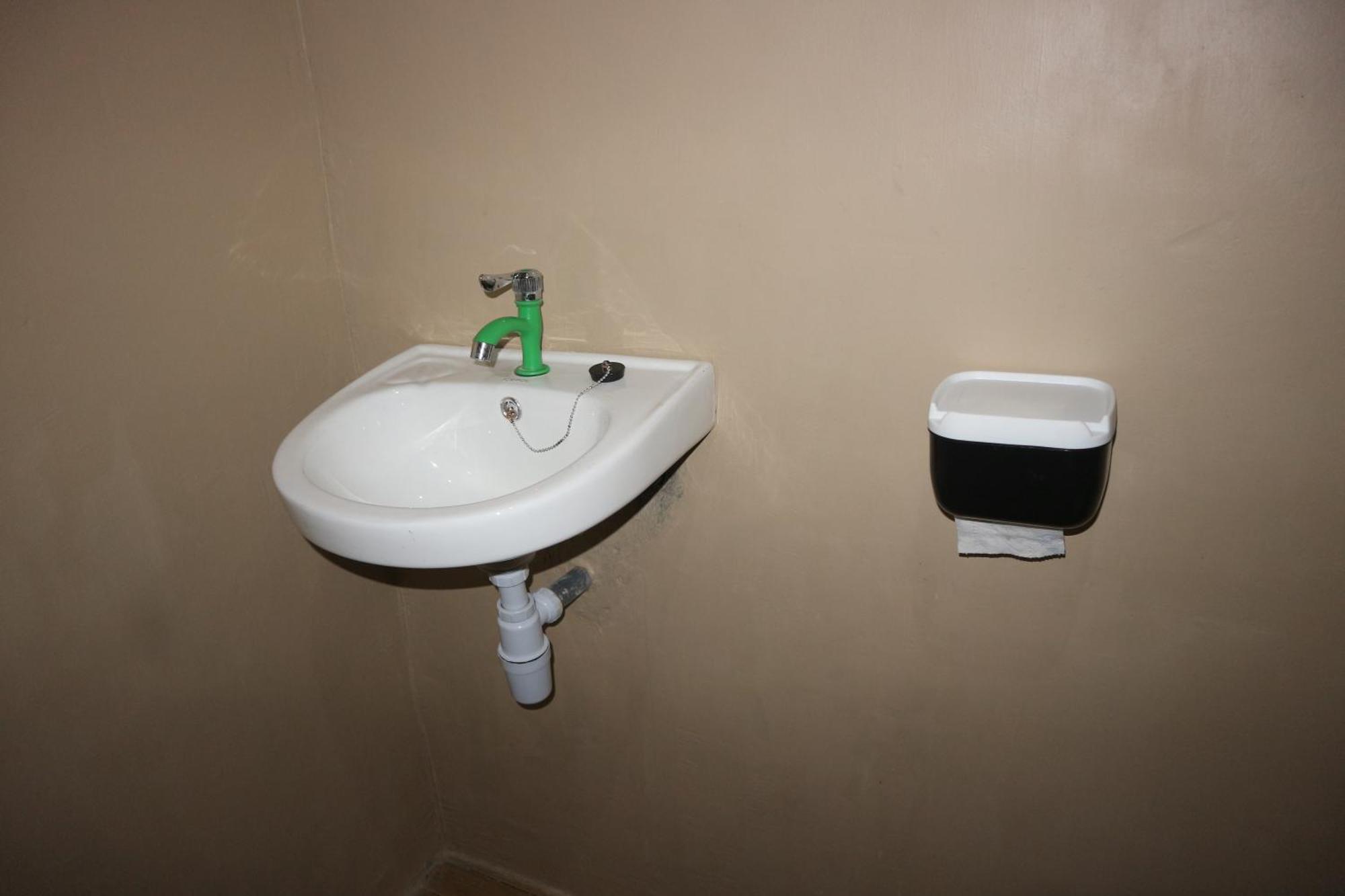 Tange Guest House Ruteng Exterior foto